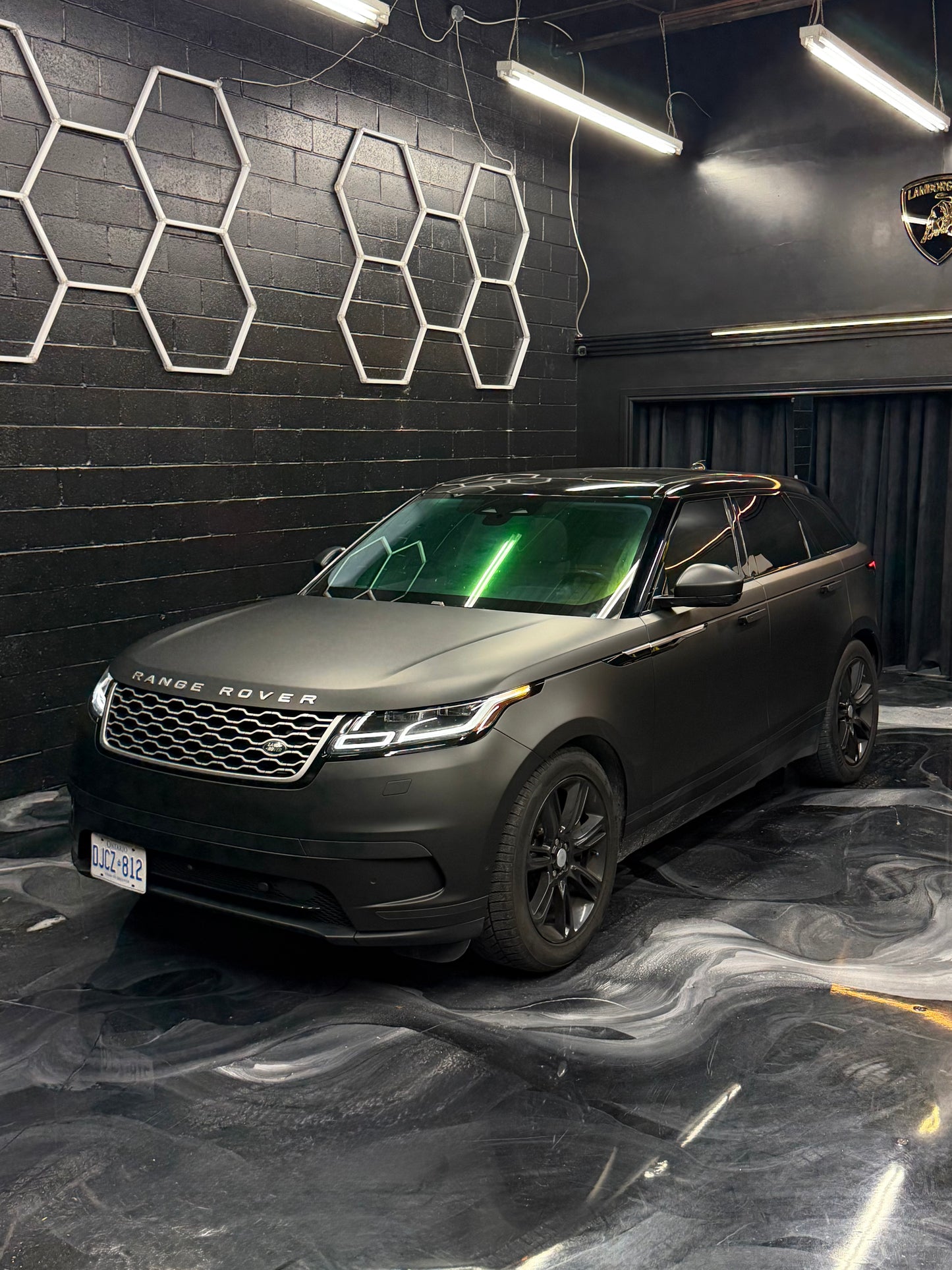 Range Rover Velar (Black)