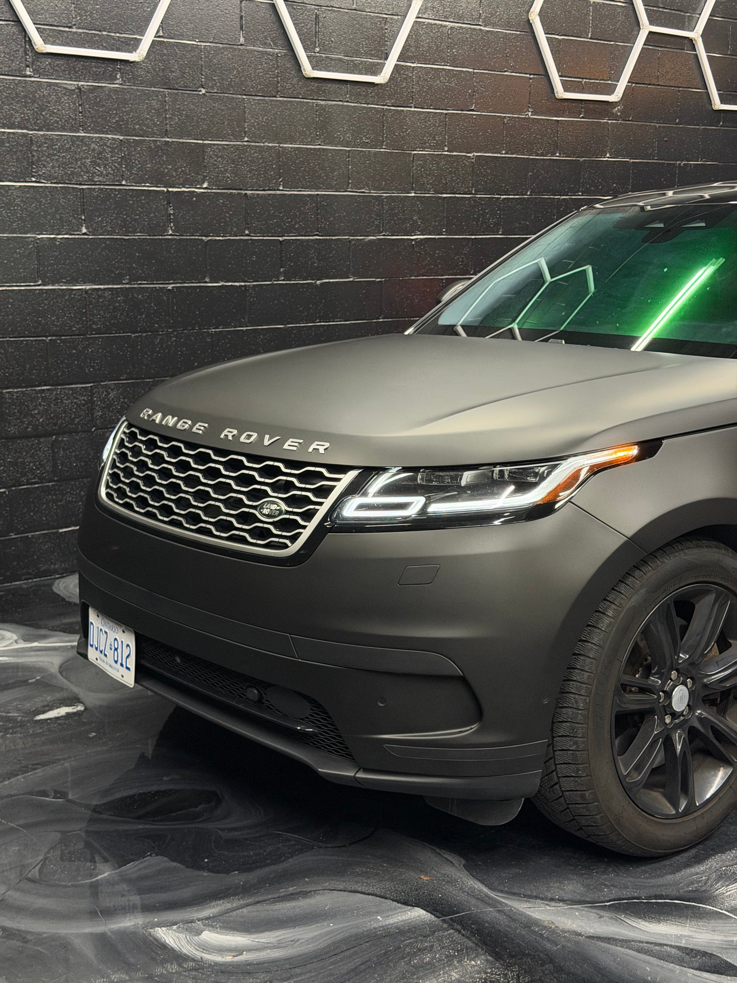 Range Rover Velar (Black)