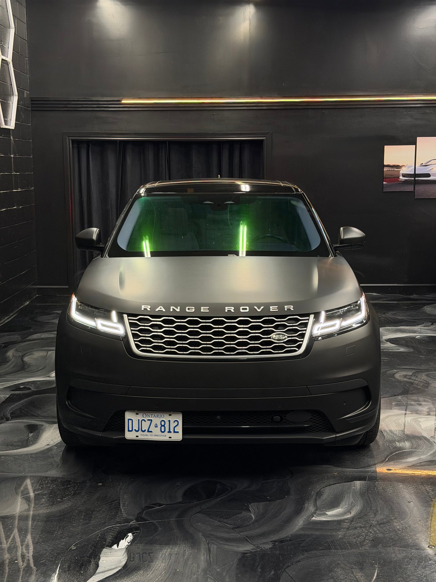 Range Rover Velar (Black)