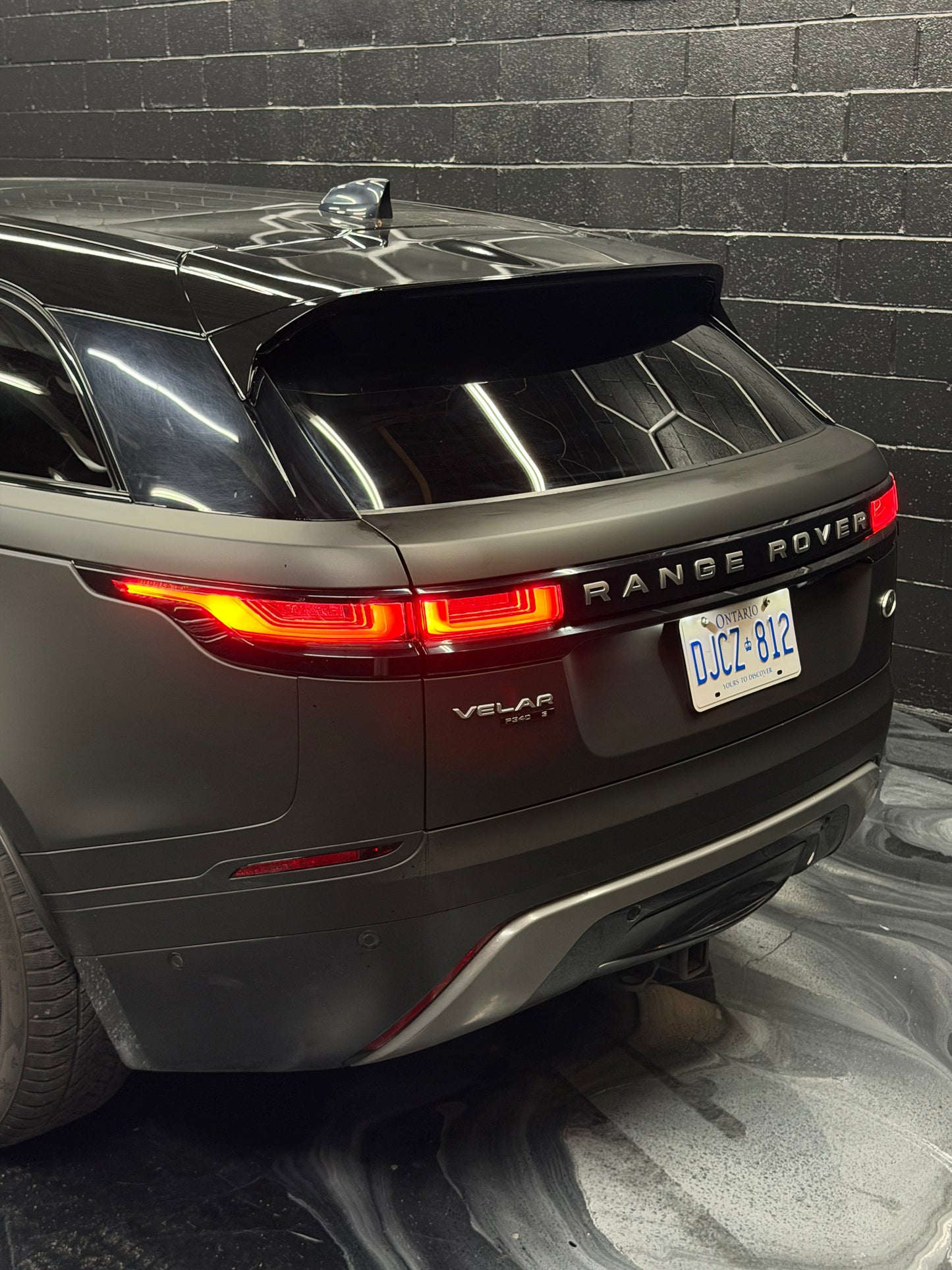 Range Rover Velar (Black)