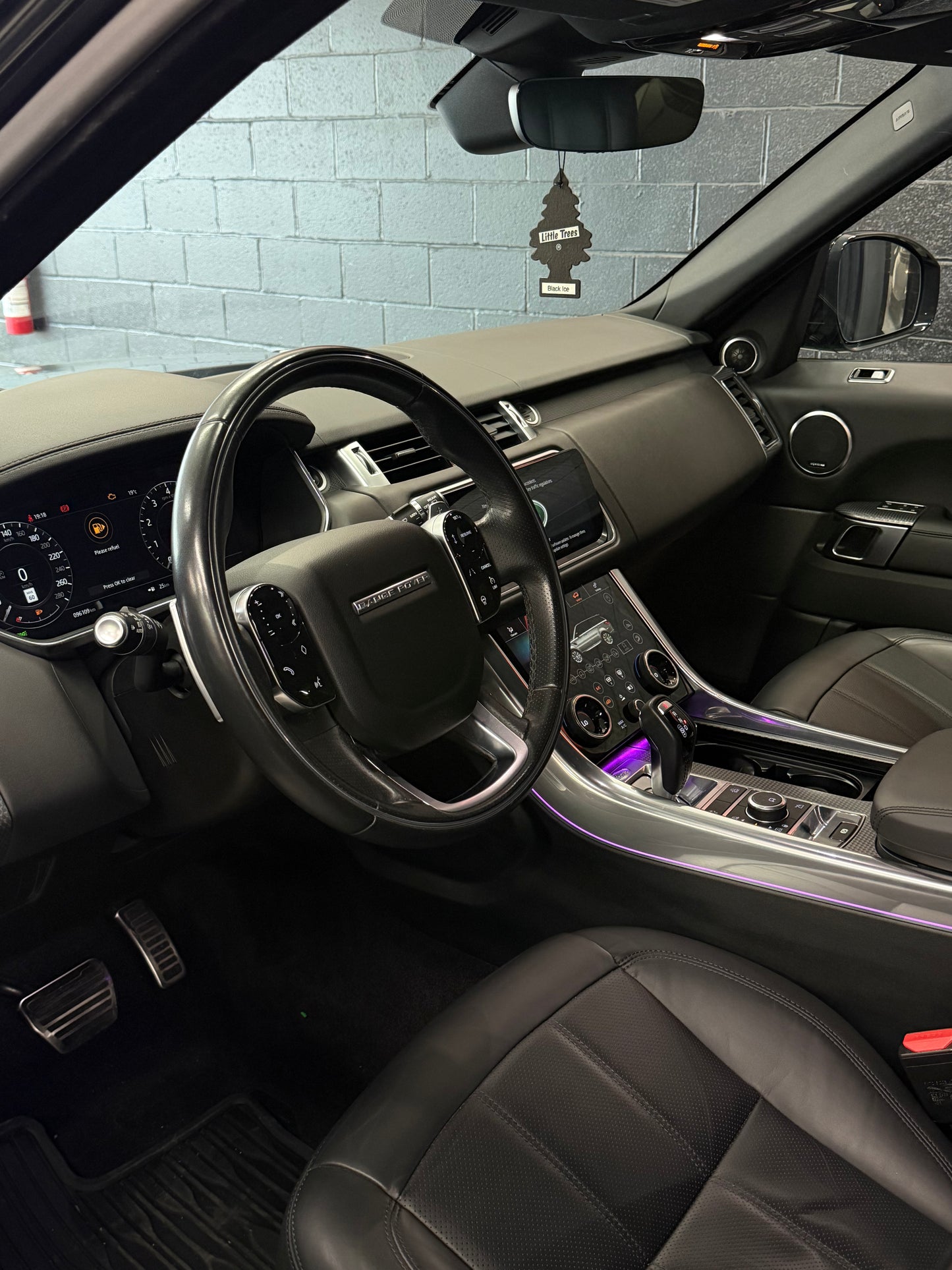 Range Rover SV