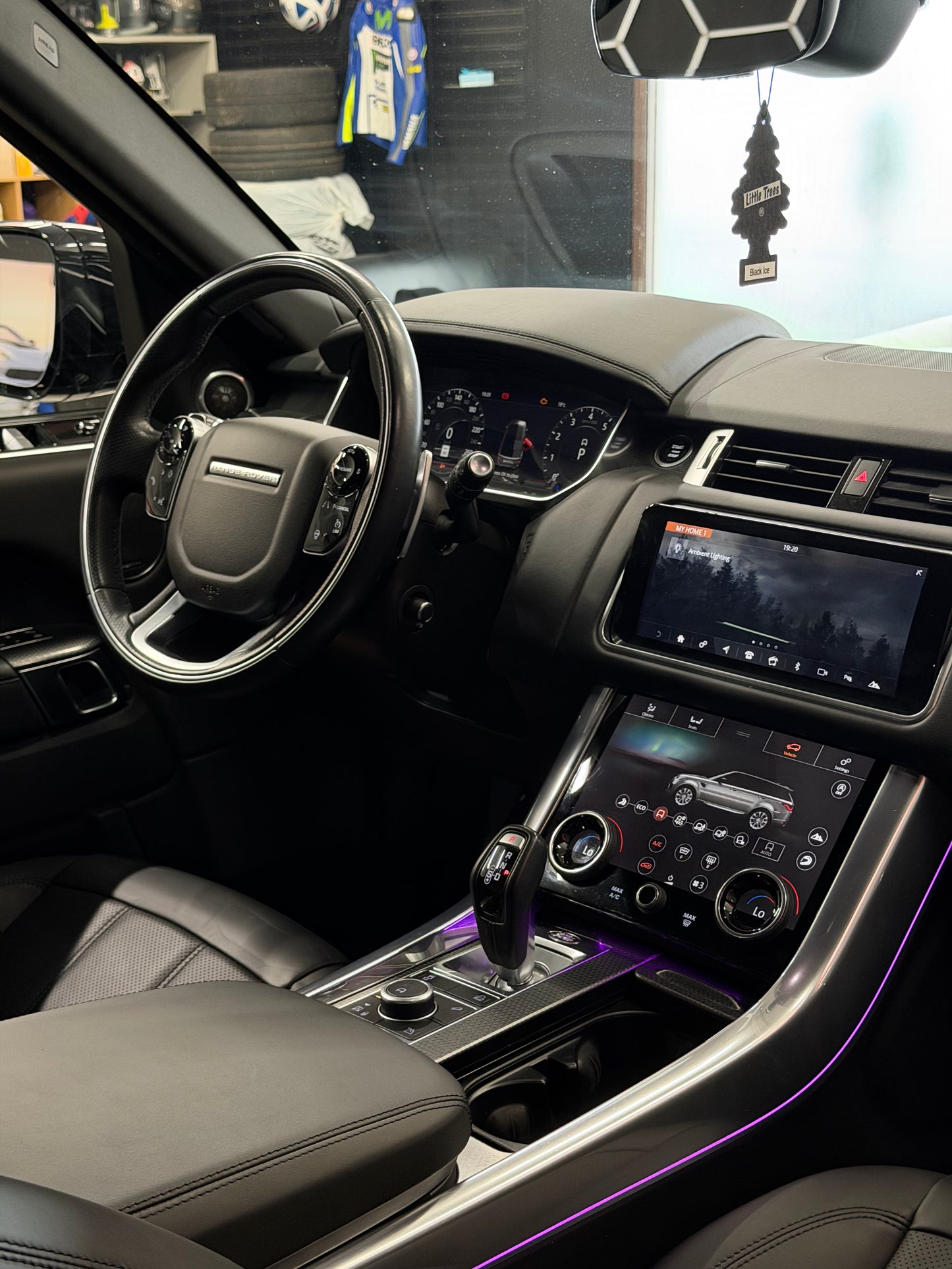 Range Rover SV